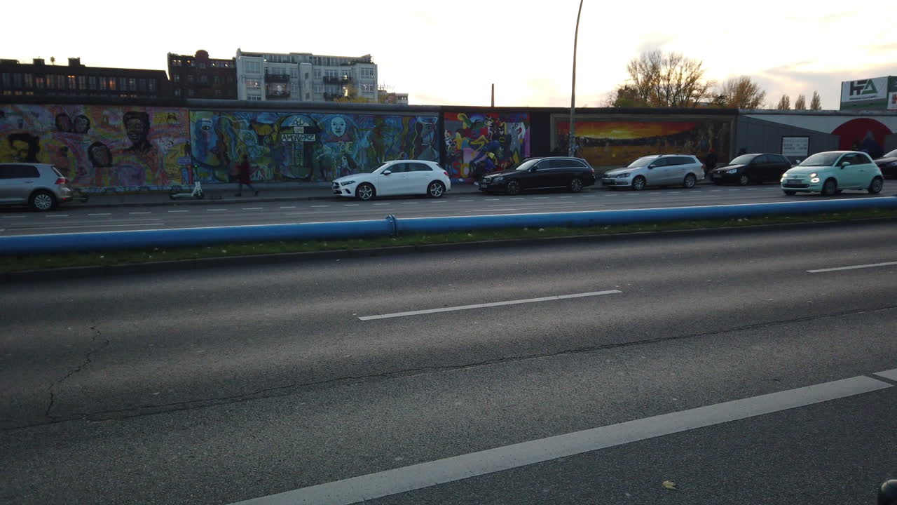 Muro di Berlino, Germania, East Side Gallery, Sera, cinque secondi, inclinazione verso l'alto, velocità normale