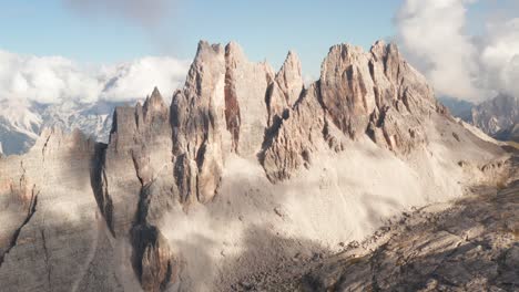 Drone-shot-of-sunny-day-over-Croda-da-Lago-in-Dolomites,-Italy