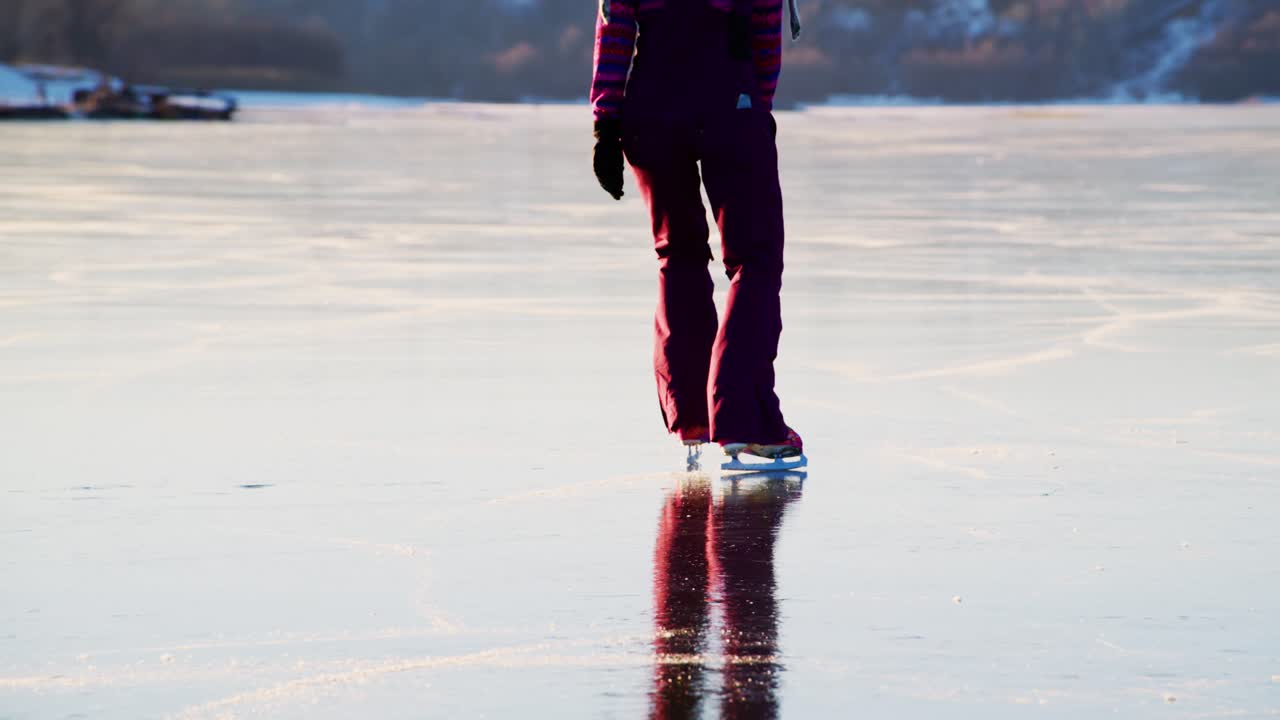 얼어붙은 호수 에서 아이스 스케이팅