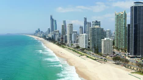 Paraíso-De-Los-Surfistas-Mirando-Al-Sur-Levantándose-Gold-Coast,-Australia