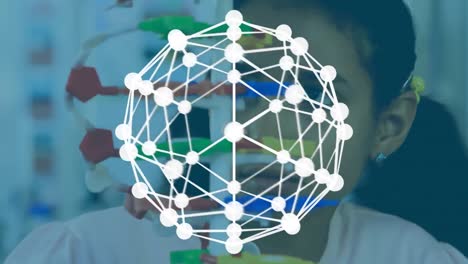 Forma-Circular-Geométrica-Contra-Una-Colegiala-Tocando-El-Modelo-De-Estructura-De-ADN-En-El-Laboratorio