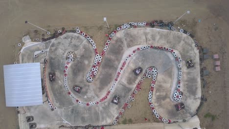 disparo de dron comprobando las carreras de karts