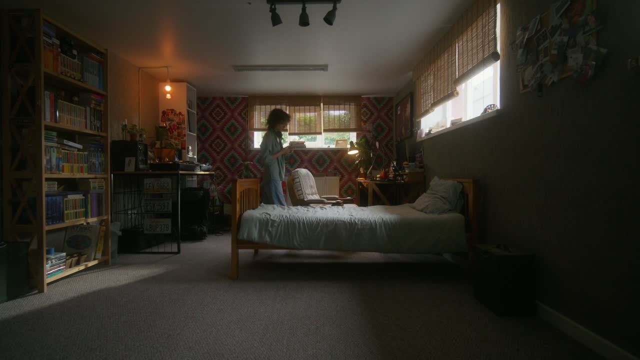 el interior del dormitorio de una adolescente