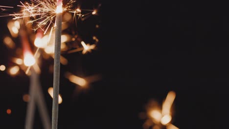 fuegos artificiales que arden en cámara lenta