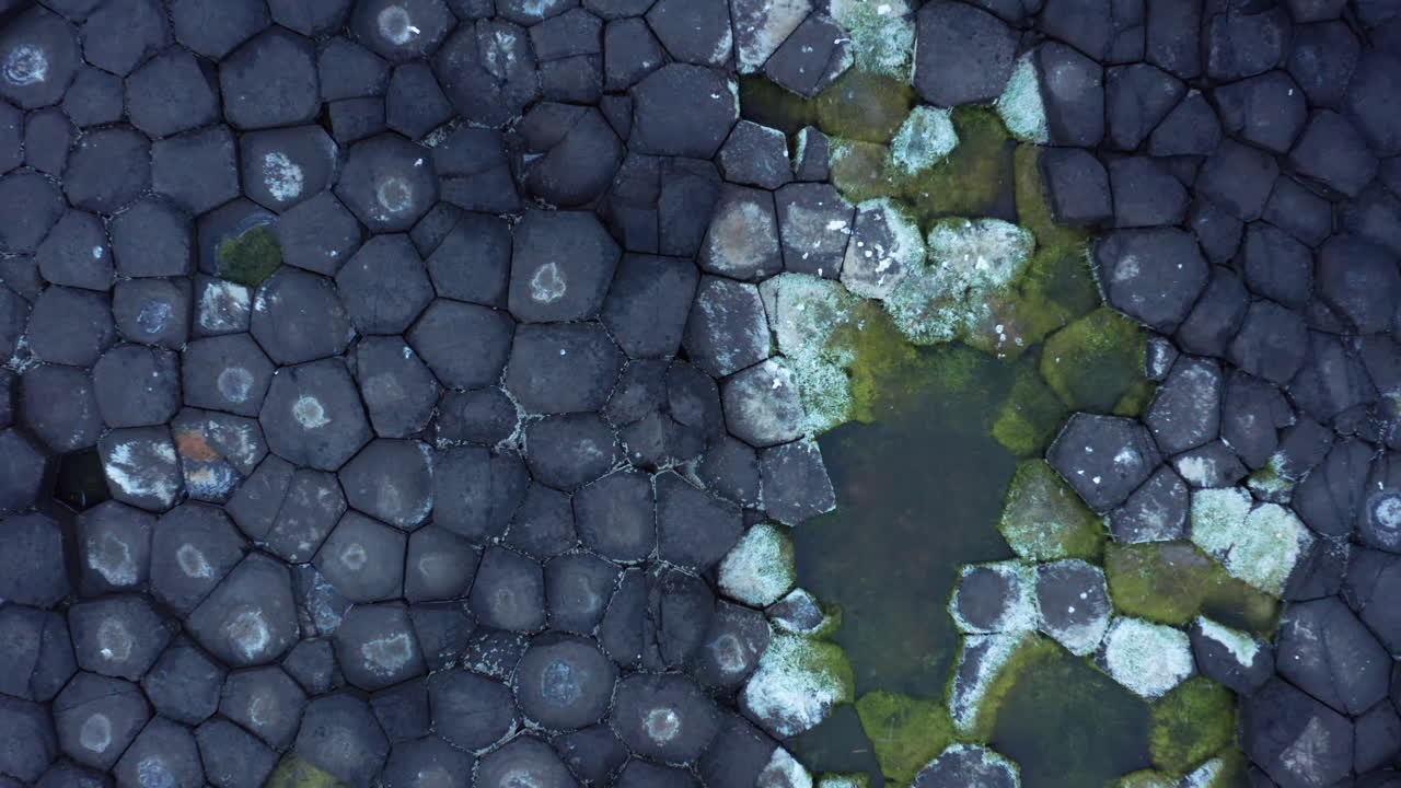 자이언츠 둑길 북 아일랜드의 극적인 공중 푸시 샷