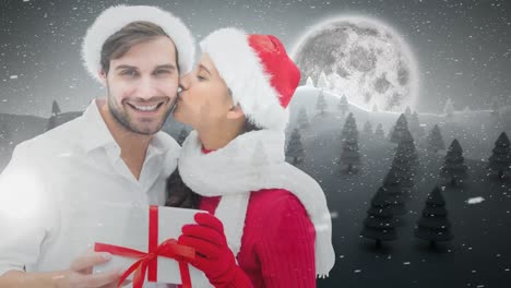 Pareja-De-Invierno-Navideño-Con-Bosque,-Luna-Y-Regalo.