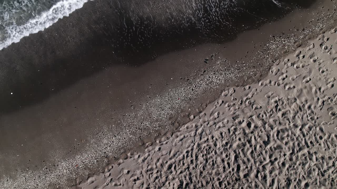 Ocean waves at the beach, moving down