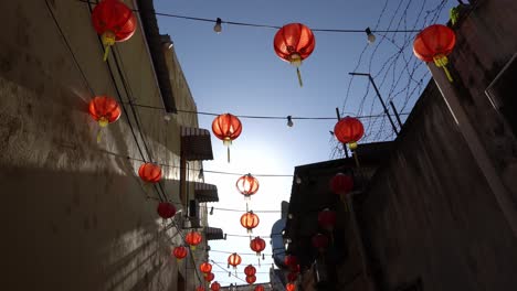 Panning-red-lantern-with-sun-light