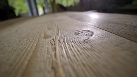 textura natural de grano de madera en madera aserrada espacio de trabajo de carpintería tiro de tirón