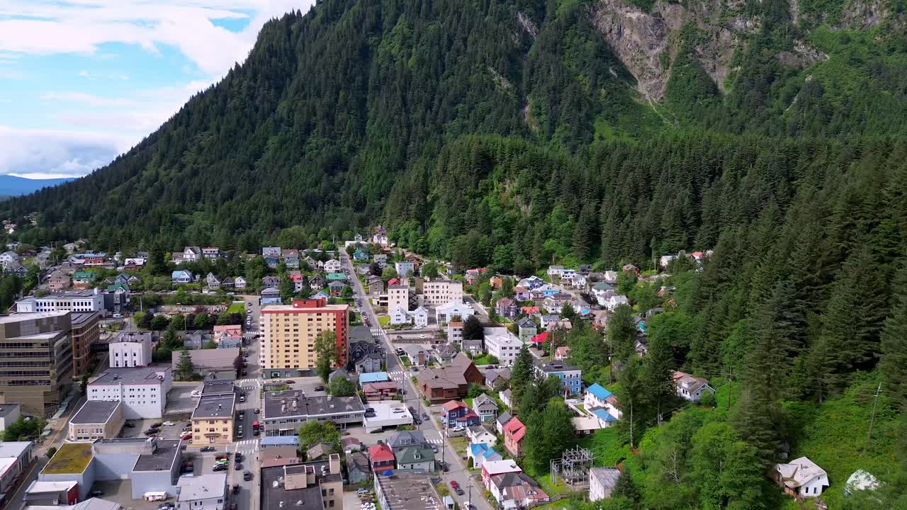 juneau alaska,alaska,capital of alaska,gold rush,inside passage,inside passageway,cruise ships,cruising,capital,port,ship,cruise port,sitka alaska,hoonah,icy strait point