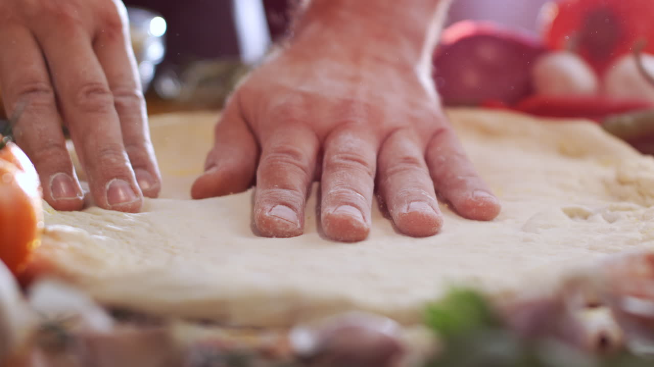 la preparación de la masa de la pizza