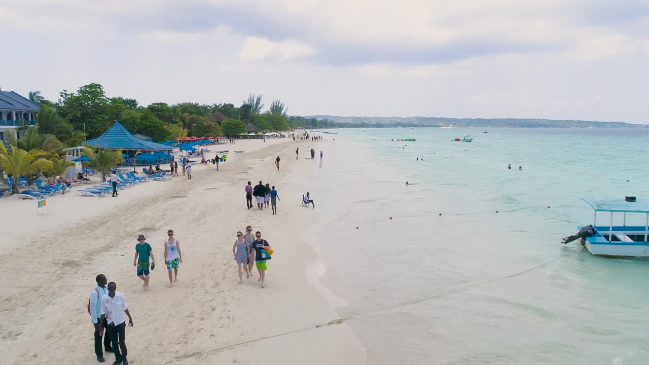 이한 해변 풍경, 자메이카의 낙원