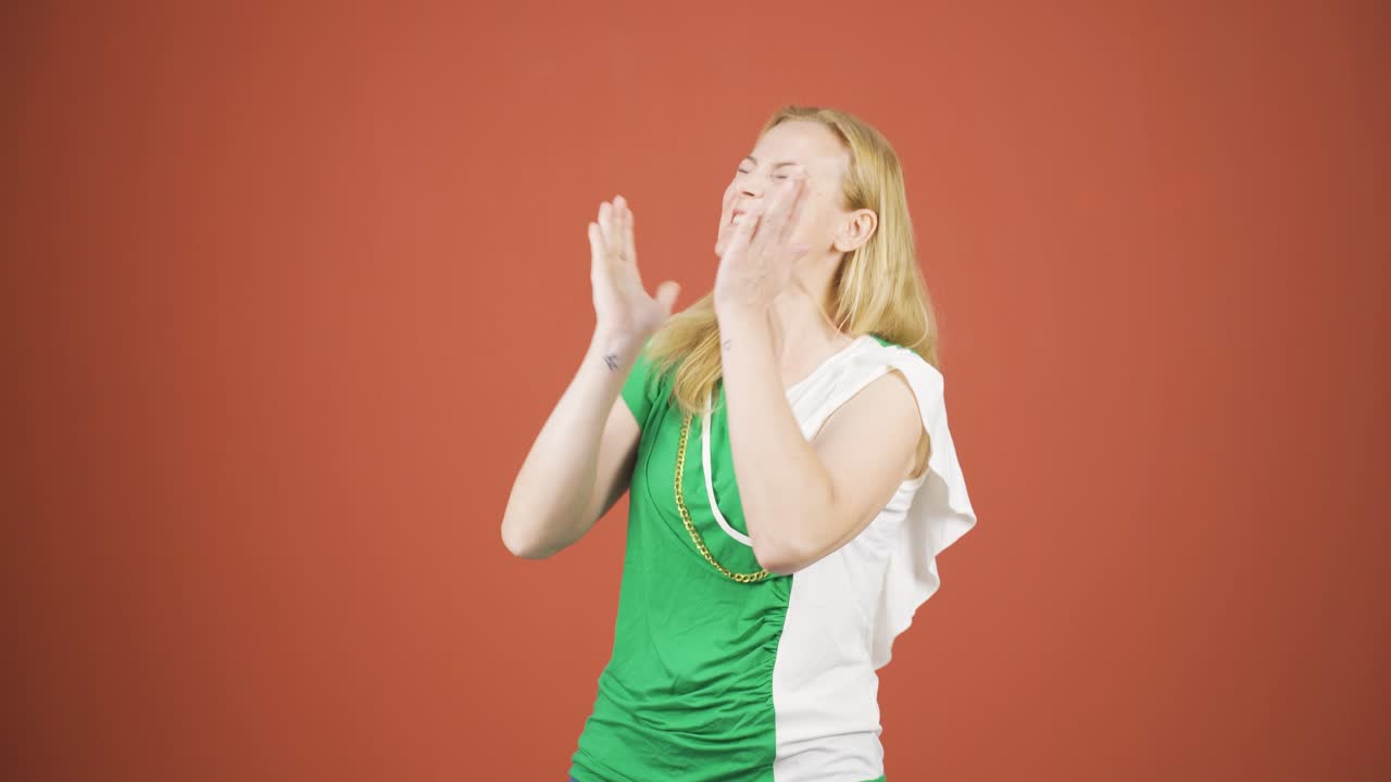 행복한 여자는 기 ⁇ 합니다.