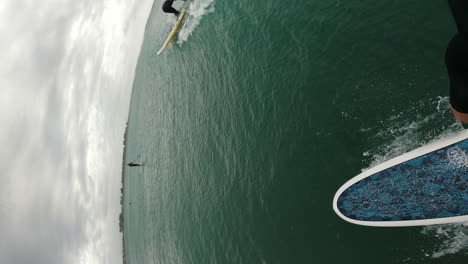 Longboarden,-Surfen-In-Riverton,-Südneuseeland