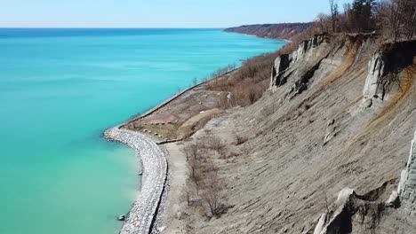 Vista-Aérea-De-Los-Acantilados-En-Scarborough-Bluffs,-Canadá,-Toronto,-Ontario