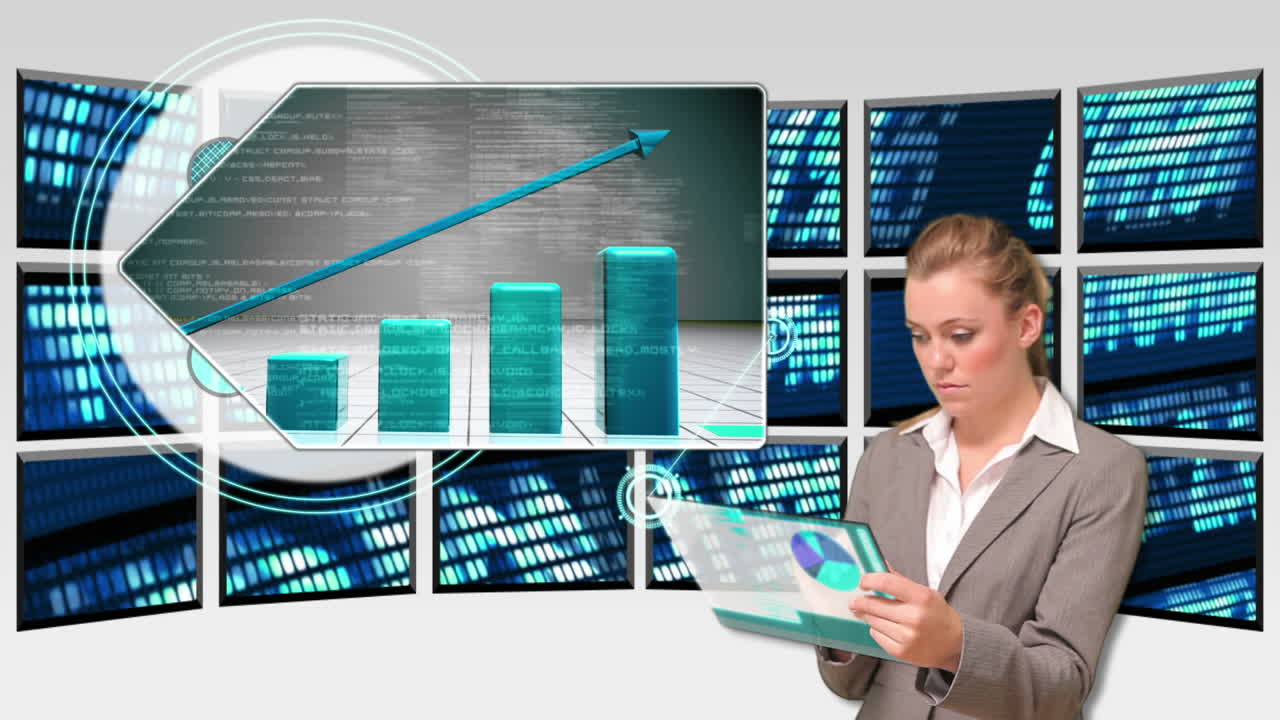 mujer de negocios comprobando el mercado en la pantalla táctil