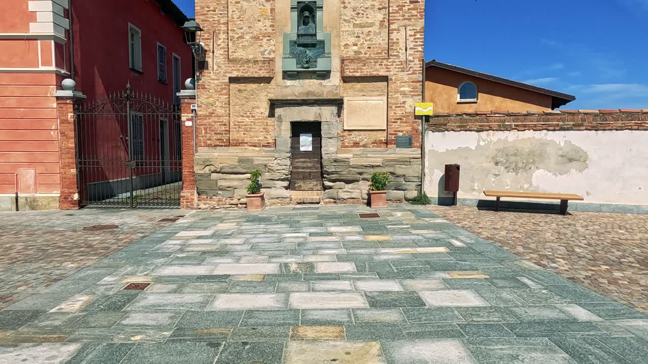 explorando la arquitectura histórica en cuneo, italia