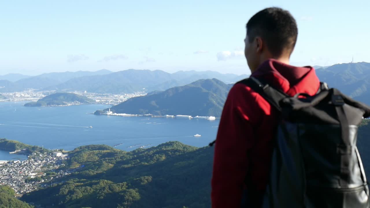 imagen de viaje de escalar una montaña tomada por sony lumix dmc-g7