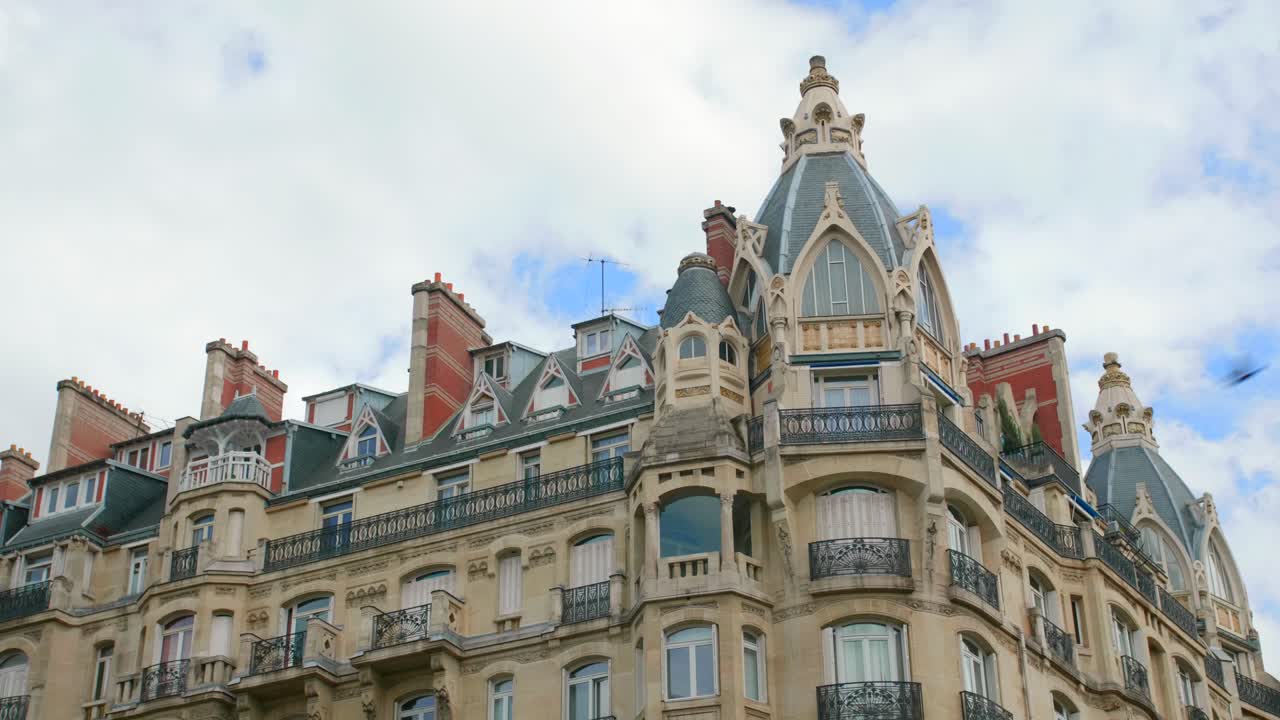 rue cardinet, paris, france에 있는 주거용 건물의 아르누보 및 오스만 건축