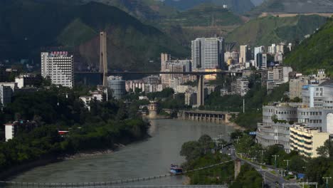 ciudad industrial china que se encuentra a lo largo del río yangtze