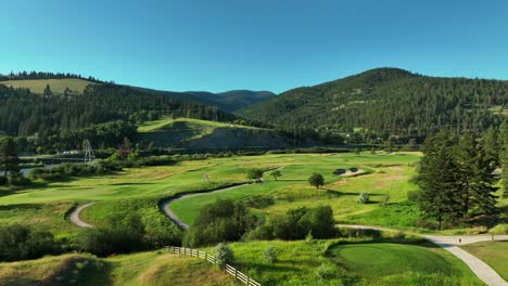 Pintoresco-Paisaje-De-Campo-De-Golf-Cerca-Del-Condado-De-Missoula,-Montana,-Ee.uu.