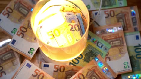 europa, italië, verhoging van de kosten van de rekening voor gas en elektriciteit veroorzaakt verhoogde prijzen voor de aankoop van grondstoffen, geld eurobankbiljet en huishoudelijke verwarmingsradiator