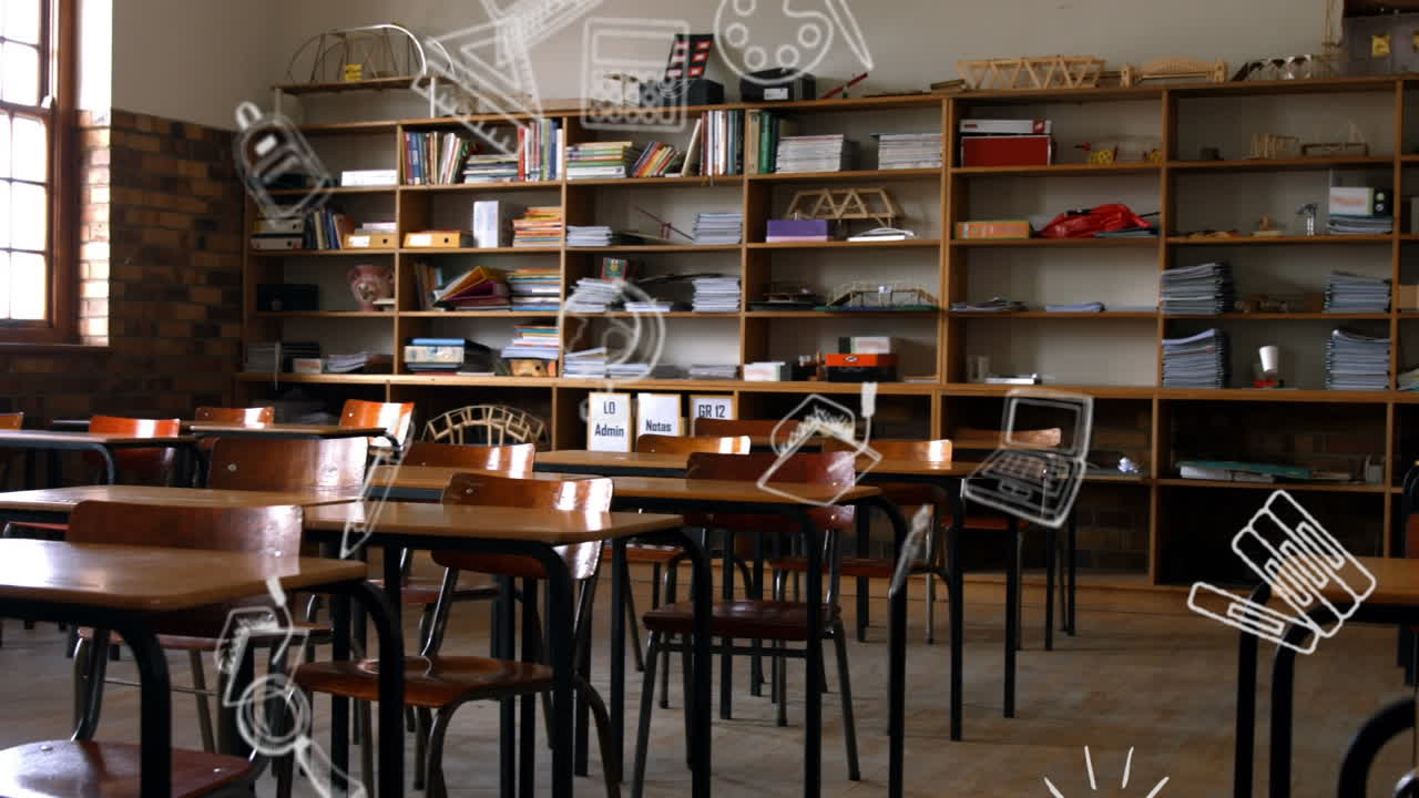 Video di animazione digitale con icone a tema scolastico disegnate che fluttuano in un'aula scolastica vuota.