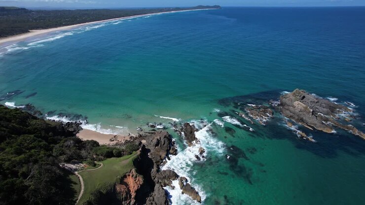 Paisaje agreste de la reserva natural de Broken Head en Nueva Gales del Sur, Australia - Toma con dron