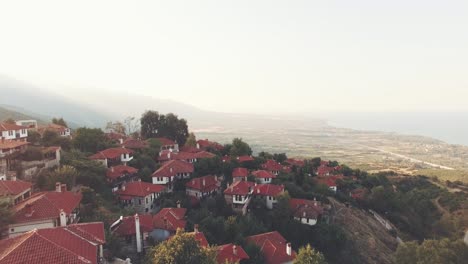 Bergdorf-Mit-Toller-Aussicht-In-Griechenland