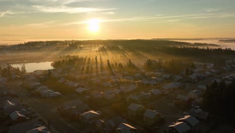 Luftaufnahme-Eines-Whidbey-Island-viertels-Bei-Sonnenaufgang