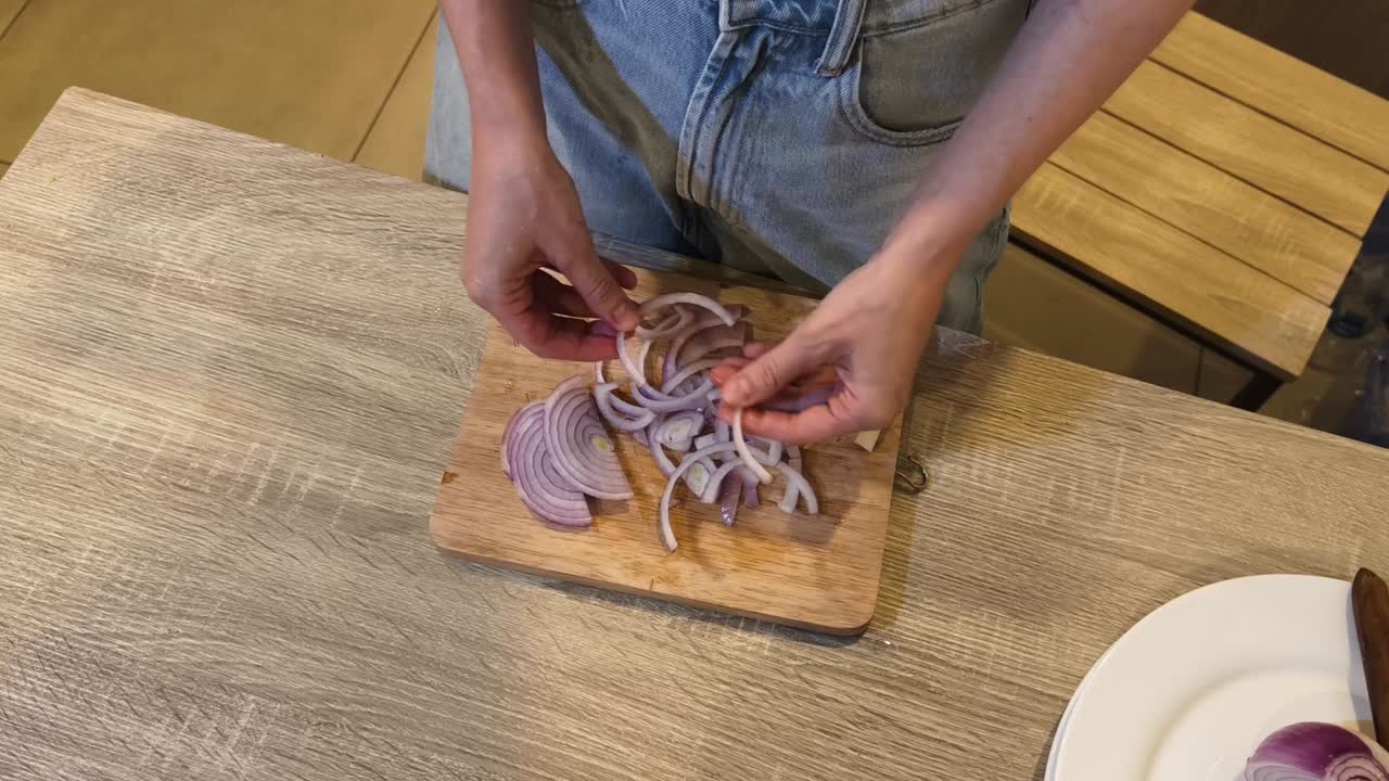Slicing Red Onions for Cooking