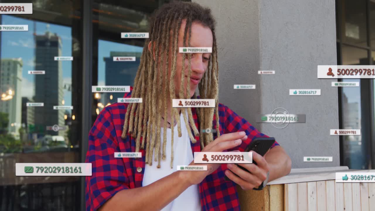 animación de iconos de redes sociales con números sobre hombre biracial usando teléfono inteligente.