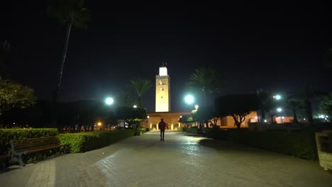 Seguimiento-hacia-la-mezquita-Koutoubia