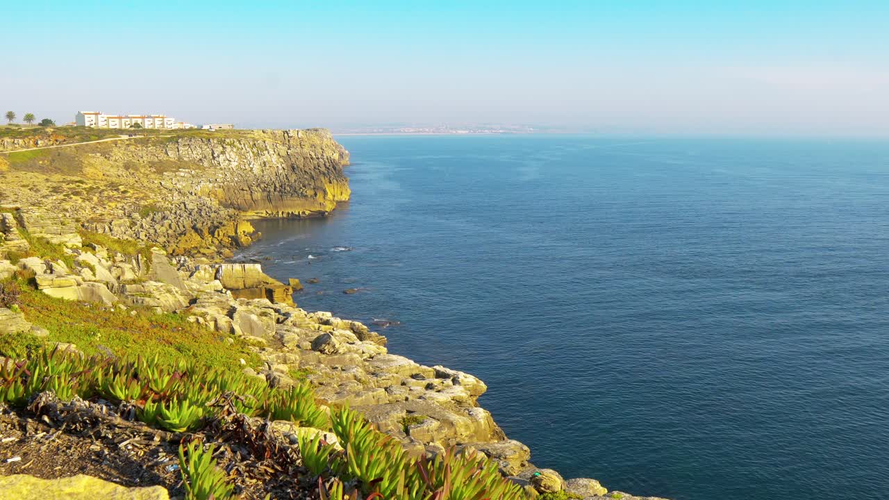 Splendida costa di Peniche dal punto panoramico di Capo Carvoeiro, Portogallo