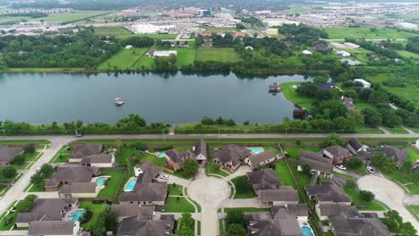 Imágenes-Aéreas-Sobrevolando-League-City-En-Texas