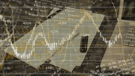 animación del procesamiento de datos financieros en el escritorio con portátil y portátil