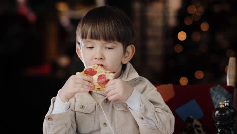 Child-eats-pizza