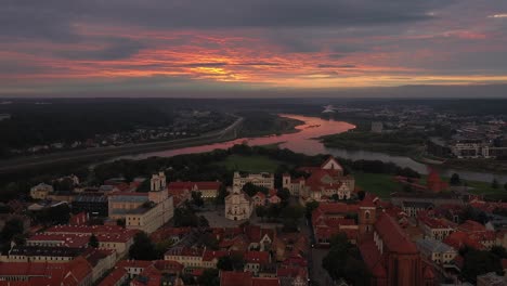 Casco-Antiguo-De-Kaunas-En-Una-Espectacular-Tarde-De-Verano