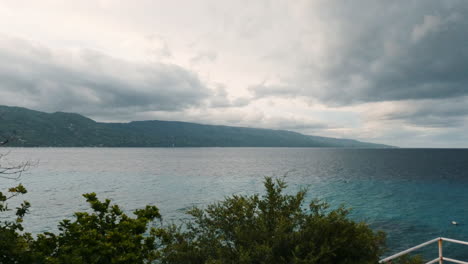 Vista-Costera-De-Un-Cielo-Nublado-En-Filipinas