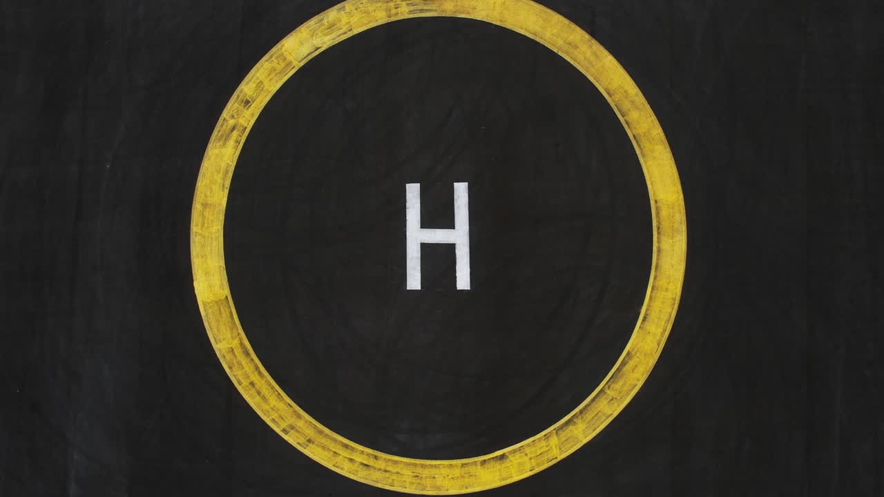 헬리터 착륙 지역. 헬리패드 표지판의 공중 전망.