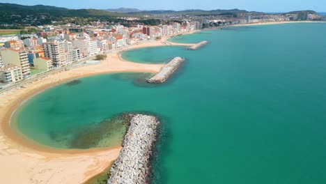 calonge cuenta con un encantador paisaje costero que cautiva desde las vistas aéreas