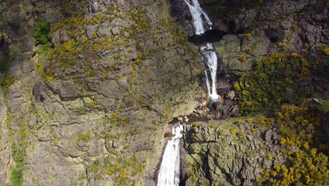 cascata de fisgas do ermelo - hermosas cascadas en el parque natural do alvao - portugal