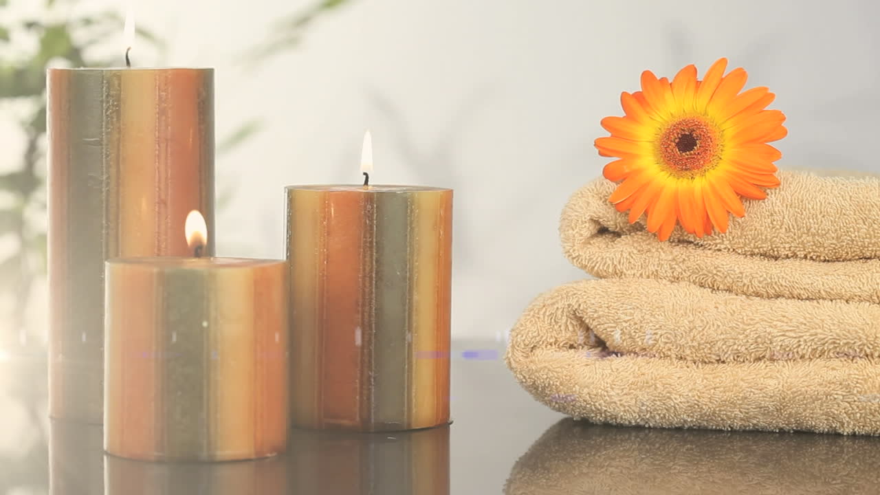 animación de puntos de luz sobre velas y toalla con flor