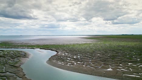 Rissige-Wattenmeer-In-Einer-Salzwiese