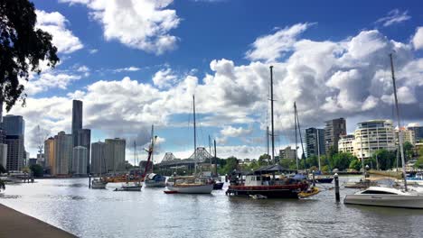 View-over-the-river-marina-towards-the-Story-Bridge-in-downtown-Brisbane,-Australia