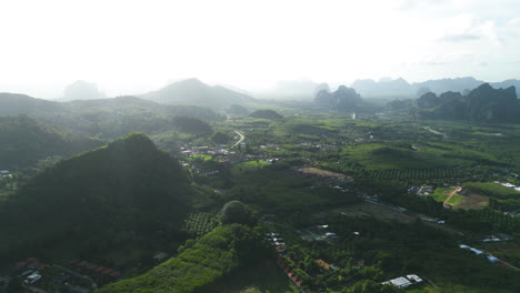 Paisaje-Rural-Agrícola-Escénico-De-Ao-Nang-Al-Amanecer-En-Tailandia,-Sudeste-De-Asia