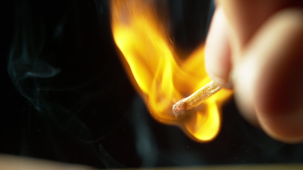 todo lo que se necesita es un fósforo para comenzar un infierno