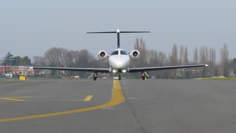 c510 mustang private aircraft arriving at antwerp terminal runway approaching camera