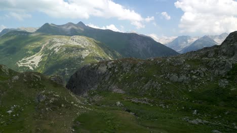 Berner-Alpen-Gebirge-Tagsüber-In-Der-Schweiz