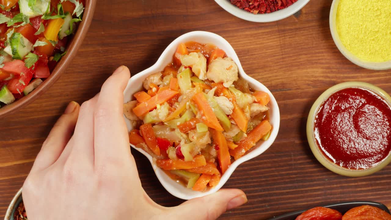 토마토 소스의 야채, 채식 음식, 중동 문화, 모로코 요리, 냉장고 개념